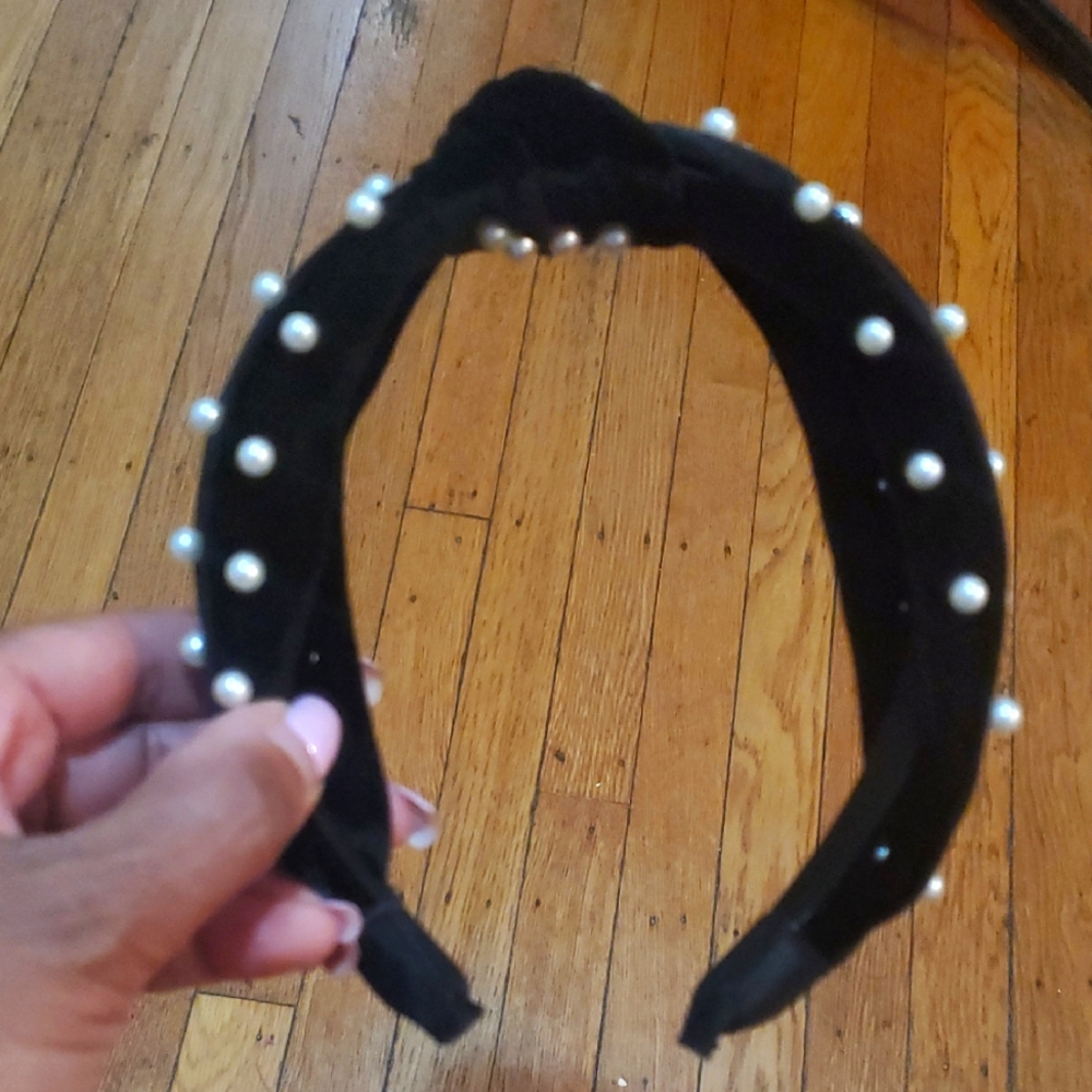 Elegant Black Pearl-Embellished Headband